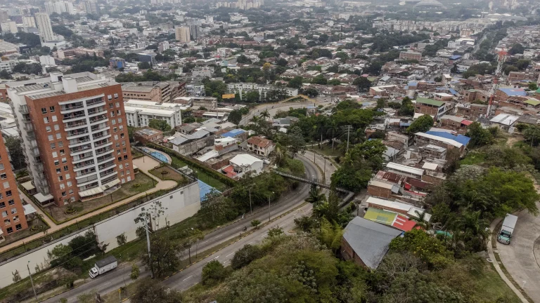 Avenida Circunvalar con vista a Cali — foto 3